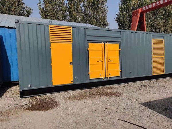 億伏安應急發(fā)電機出租，讓你用電無憂，億伏安電力設備有限公司是一家綜合性發(fā)電機租賃、維修服務公司，幫助各企事業(yè)單位（公司）解決遇到的工程缺電、臨時用電、演藝拍攝補電、展示燈光用電等問題。輸出功率范圍：50KW-2120KW。